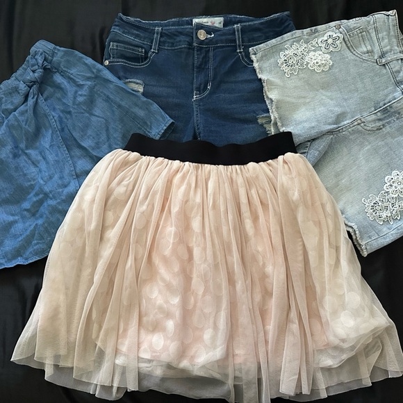 Girls bundle demin shorts and skirt excellent condition - Picture 1 of 1